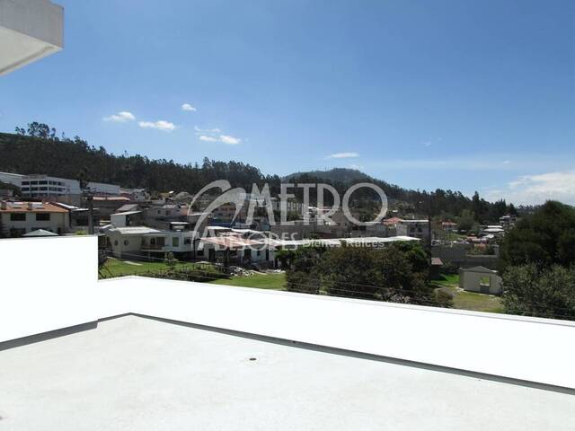 #70 - Casa para Venta en Quito - P - 3