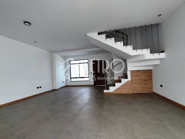 #822 - Casa para Venta en Quito - P