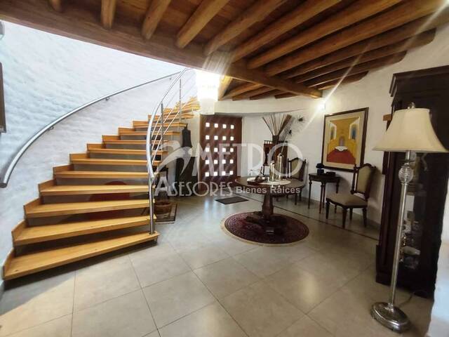 #1162 - Casa para Venta en Quito - P - 2