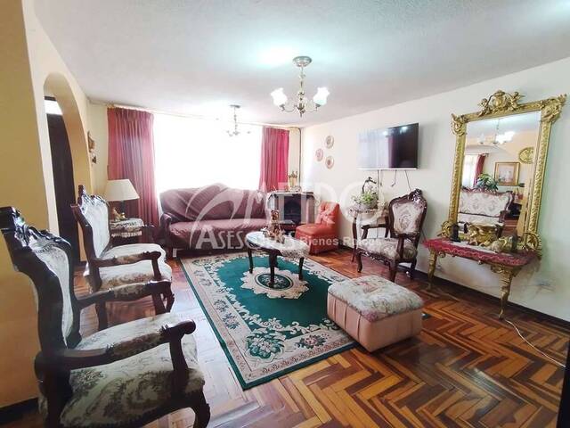 #1240 - Casa para Venta en Quito - P