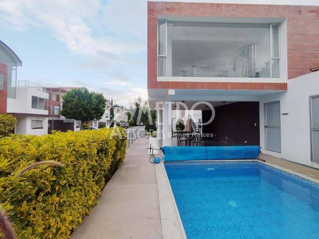 #1241 - Casa para Venta en Quito - P